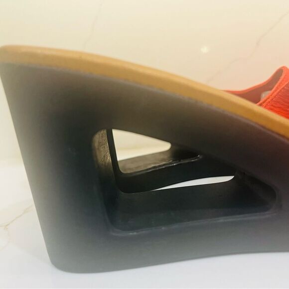 Arche Mules with Minimalist Design - Picture 2 of 8